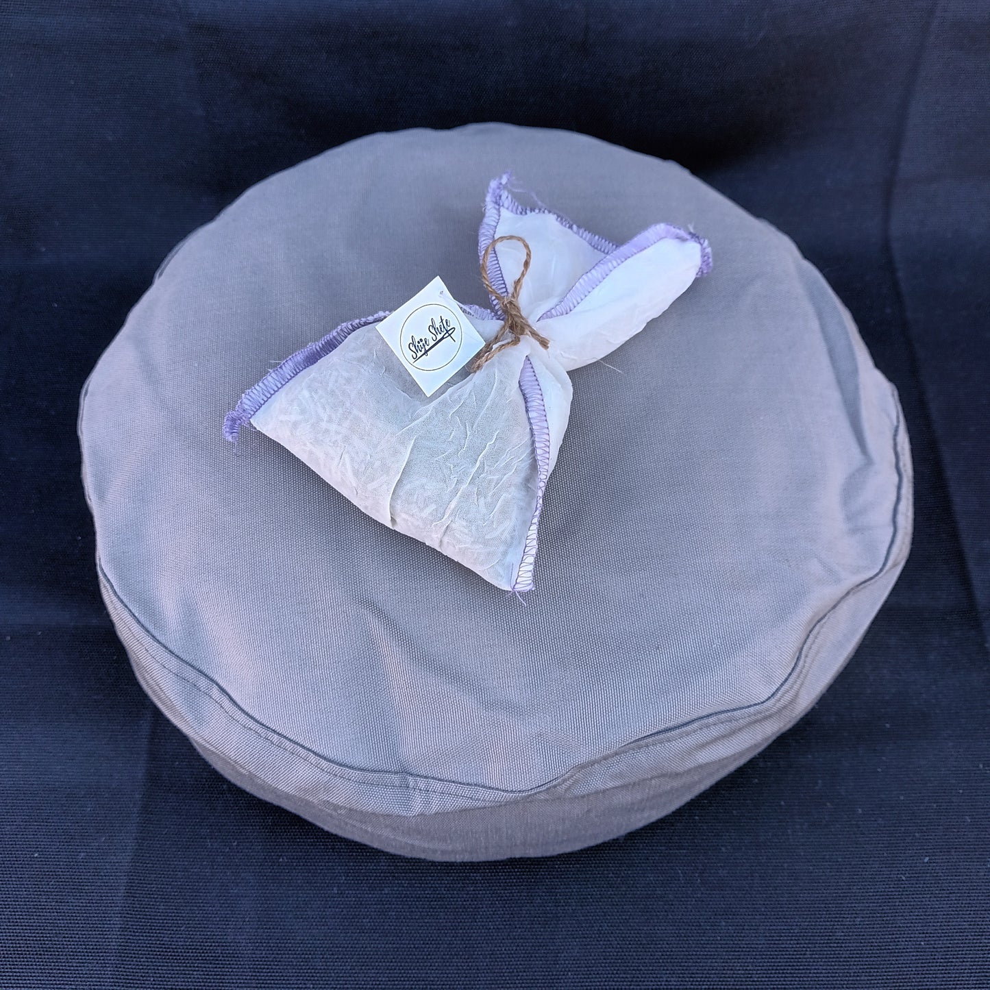 Shije Shete Jastuk za meditaciju punjen heljdom (Ø 33cm)+ Gratis vrećica s lavandom